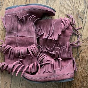 Minnetonka boots size 6